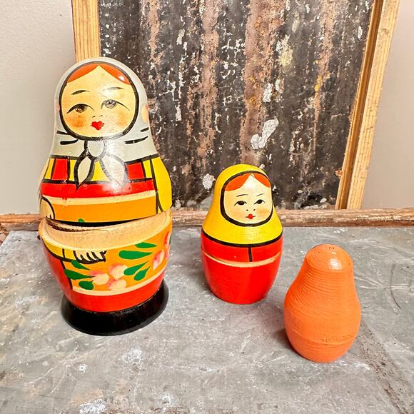 Matryoshka Traditional Vintage Wooden Nesting 3 Doll Set - Picture 6 of 8